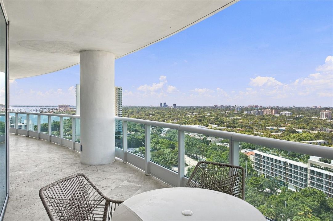 En Venta: $2,250,000 (3 camas, 3 baños, 2310 Pies cuadrados)
