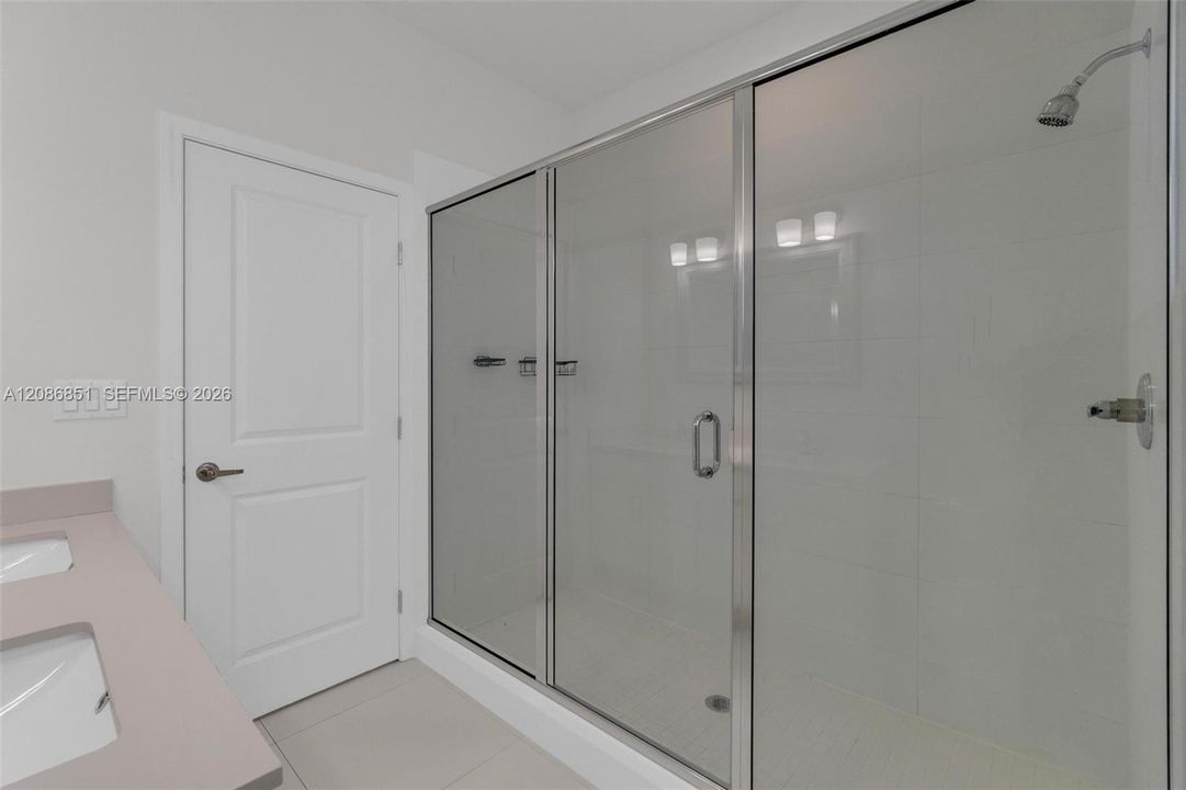 На продажу: $800,000 (4 спален, 3 ванн, 1997 Квадратных фут)
