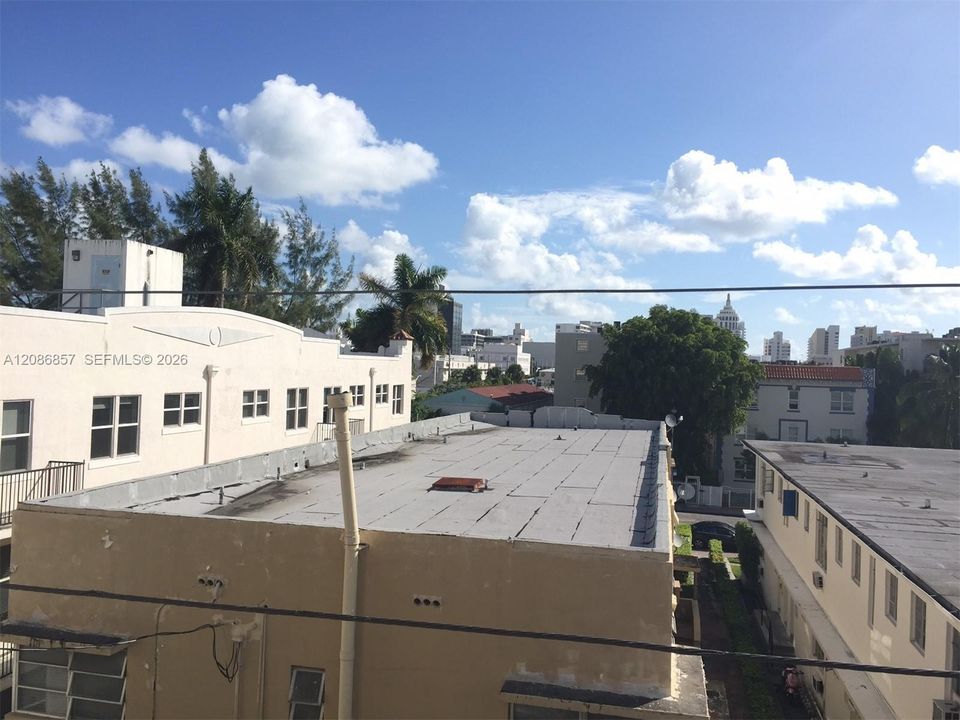 For Sale: $373,000 (2 beds, 2 baths, 976 Square Feet)