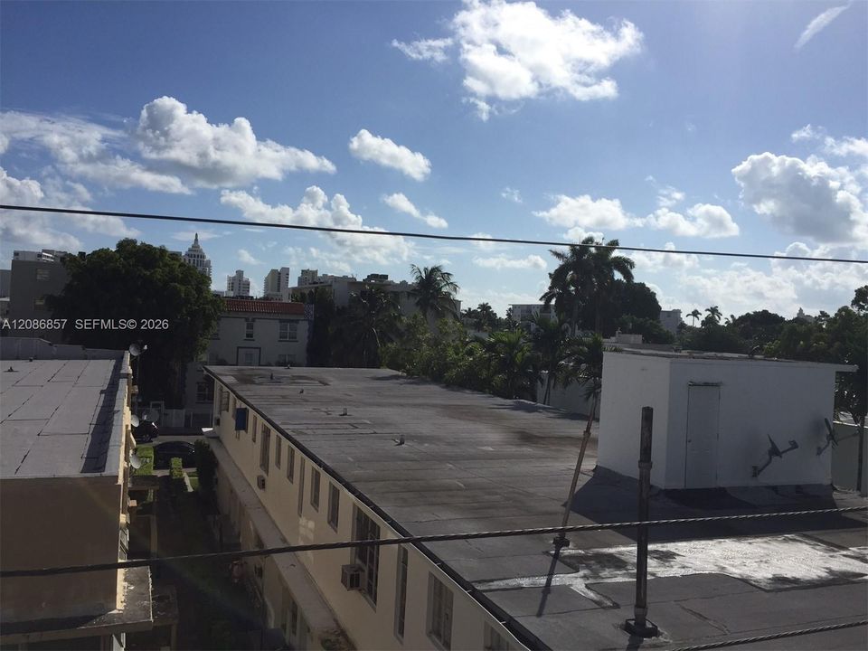 For Sale: $373,000 (2 beds, 2 baths, 976 Square Feet)