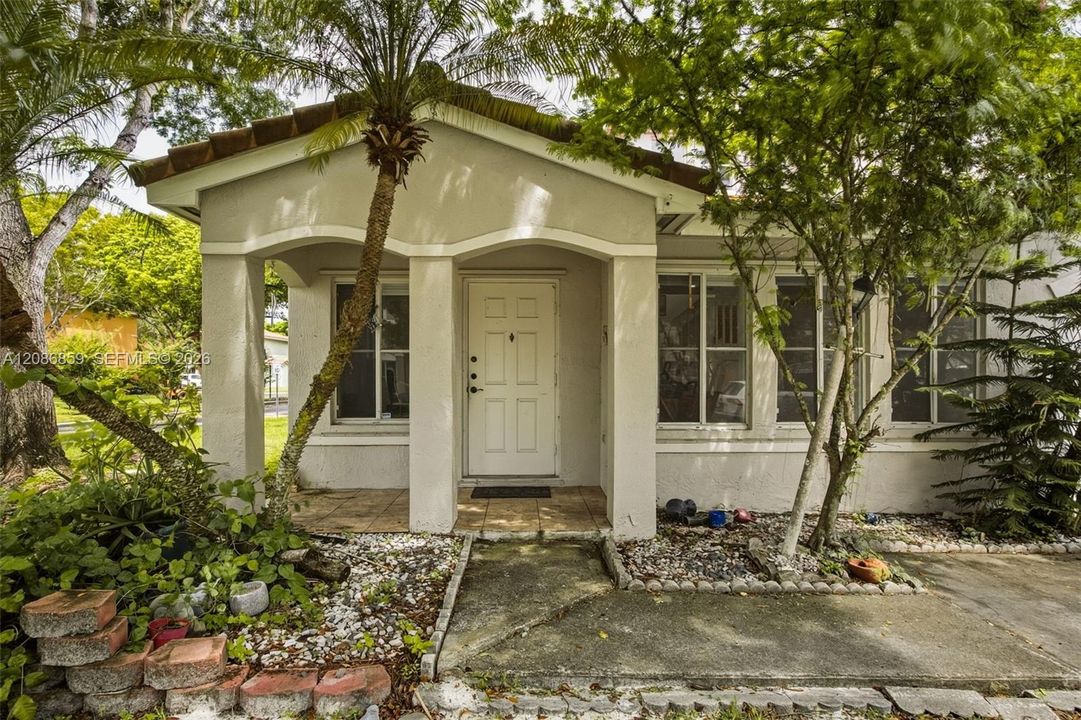 For Sale: $550,000 (3 beds, 2 baths, 1490 Square Feet)