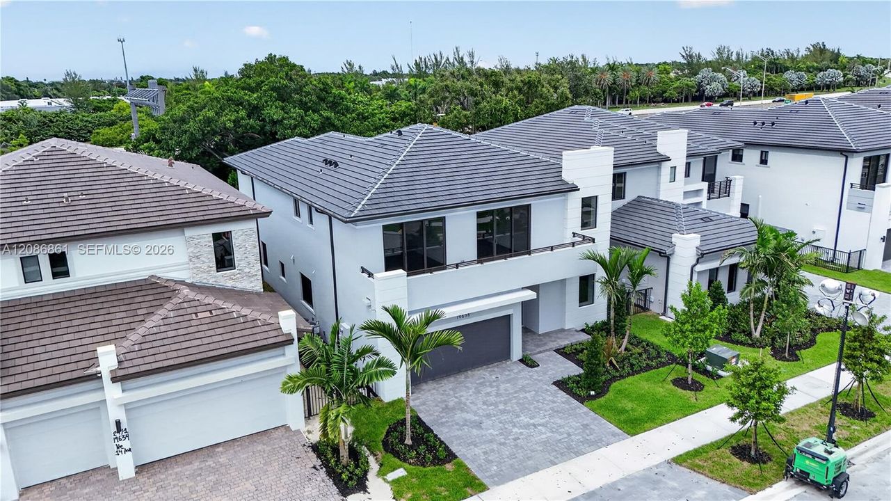 В аренду: $13,900 (5 спален, 4 ванн, 0 Квадратных фут)