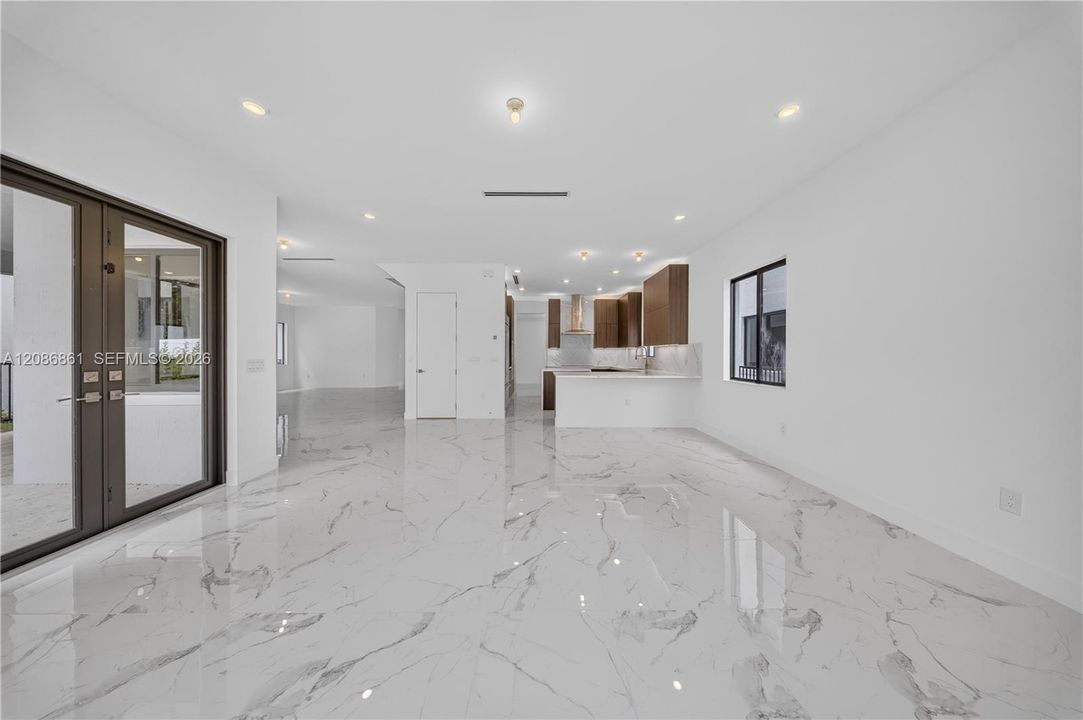 В аренду: $13,900 (5 спален, 4 ванн, 0 Квадратных фут)