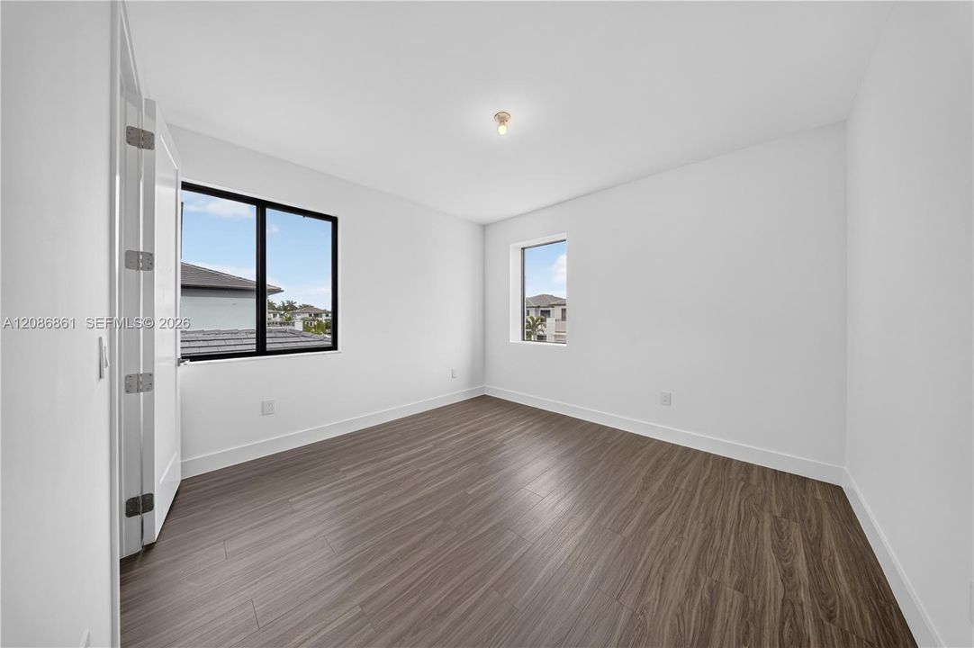 В аренду: $13,900 (5 спален, 4 ванн, 0 Квадратных фут)