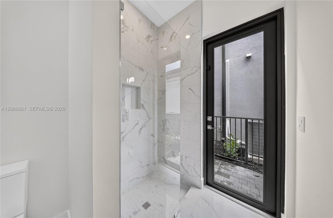 В аренду: $13,900 (5 спален, 4 ванн, 0 Квадратных фут)