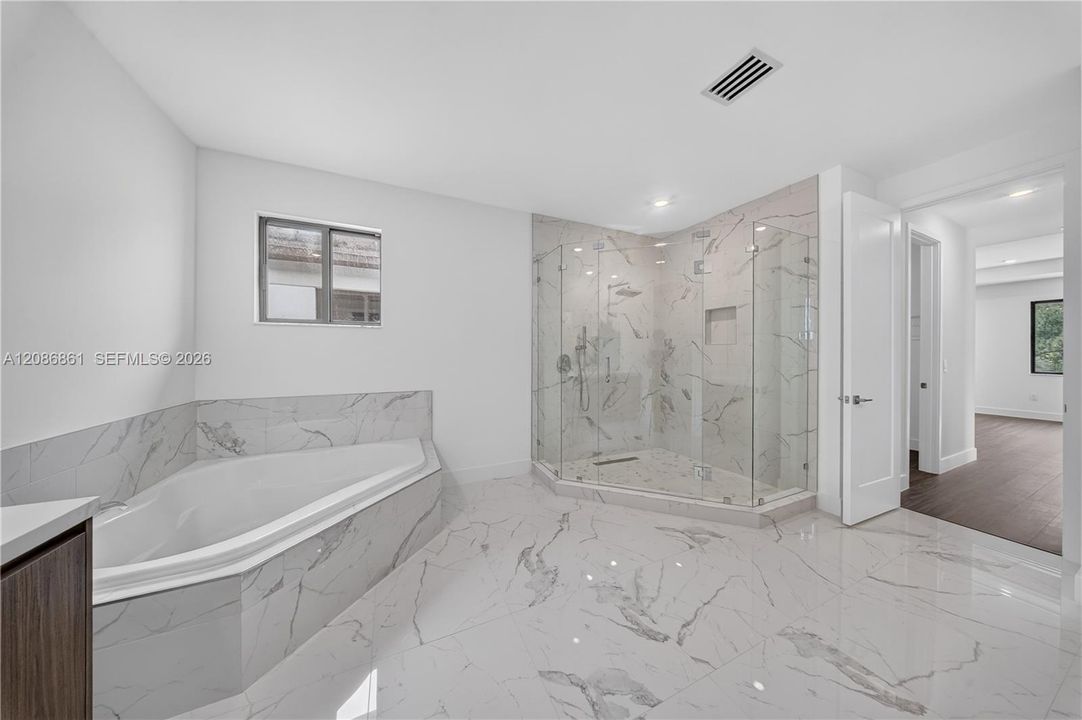 В аренду: $13,900 (5 спален, 4 ванн, 0 Квадратных фут)