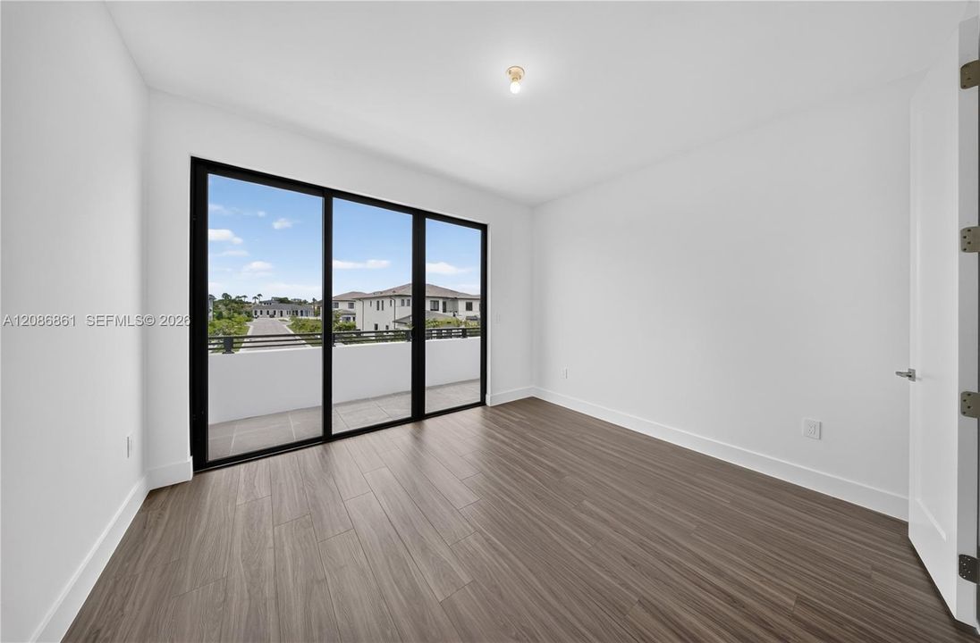 В аренду: $13,900 (5 спален, 4 ванн, 0 Квадратных фут)