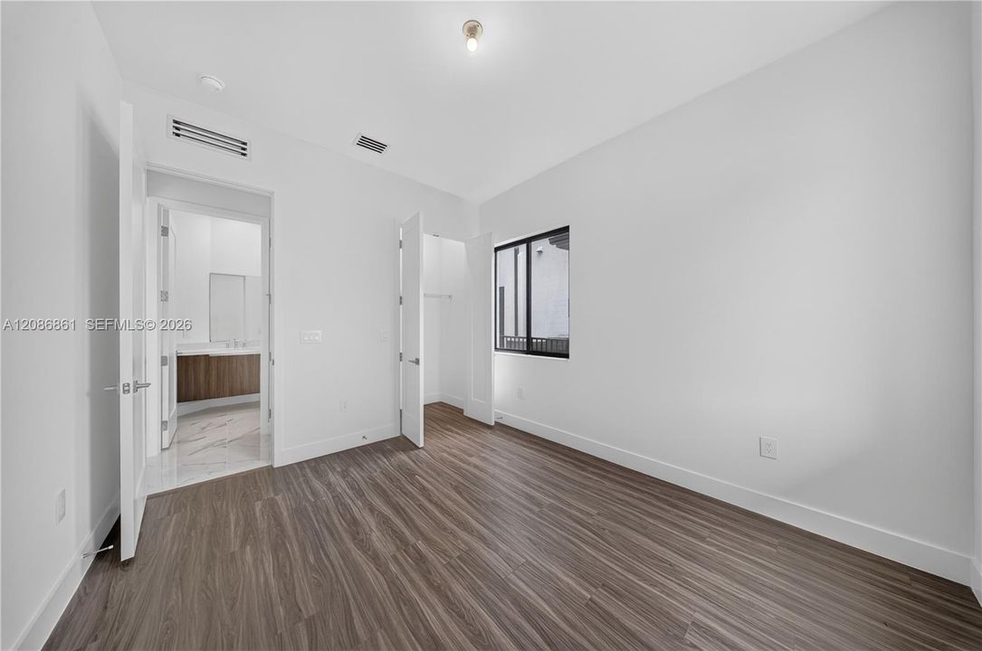 В аренду: $13,900 (5 спален, 4 ванн, 0 Квадратных фут)