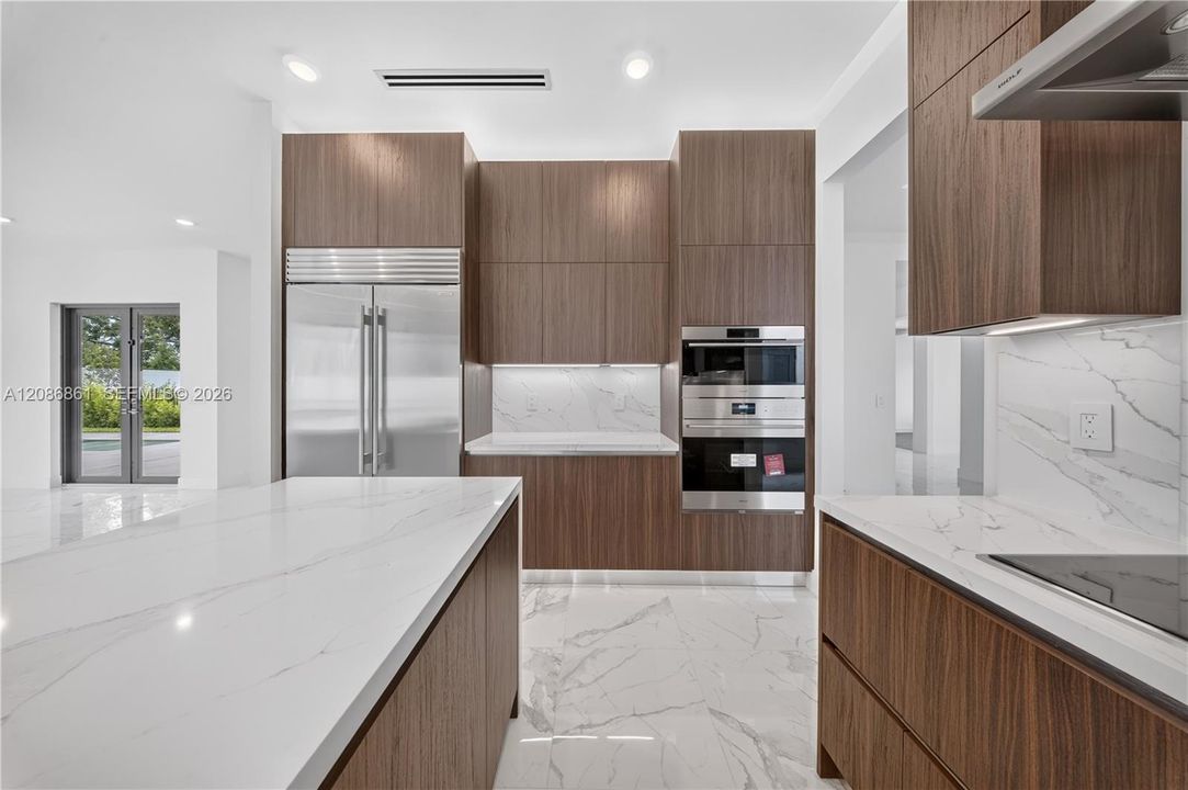 В аренду: $13,900 (5 спален, 4 ванн, 0 Квадратных фут)