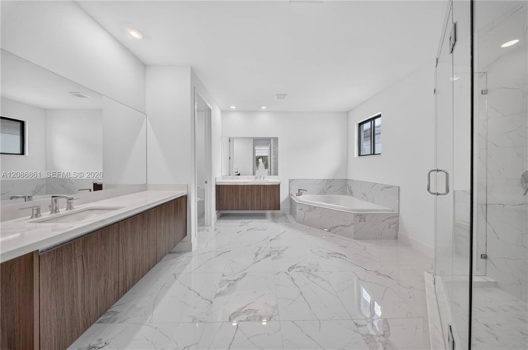 В аренду: $13,900 (5 спален, 4 ванн, 0 Квадратных фут)