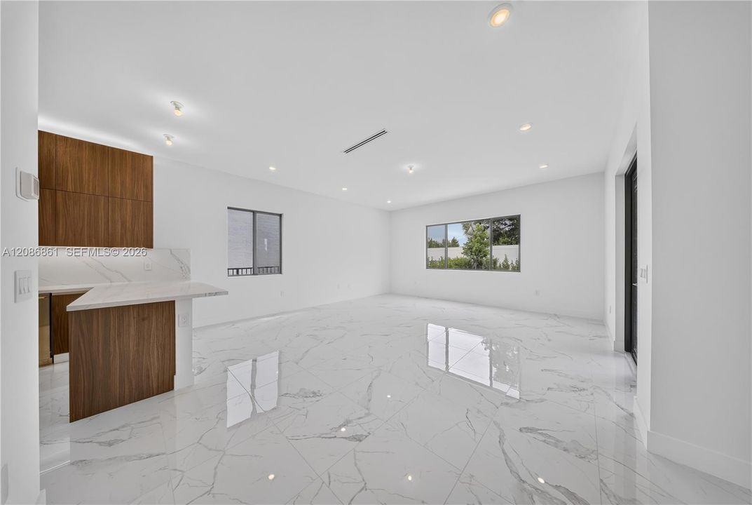 В аренду: $13,900 (5 спален, 4 ванн, 0 Квадратных фут)