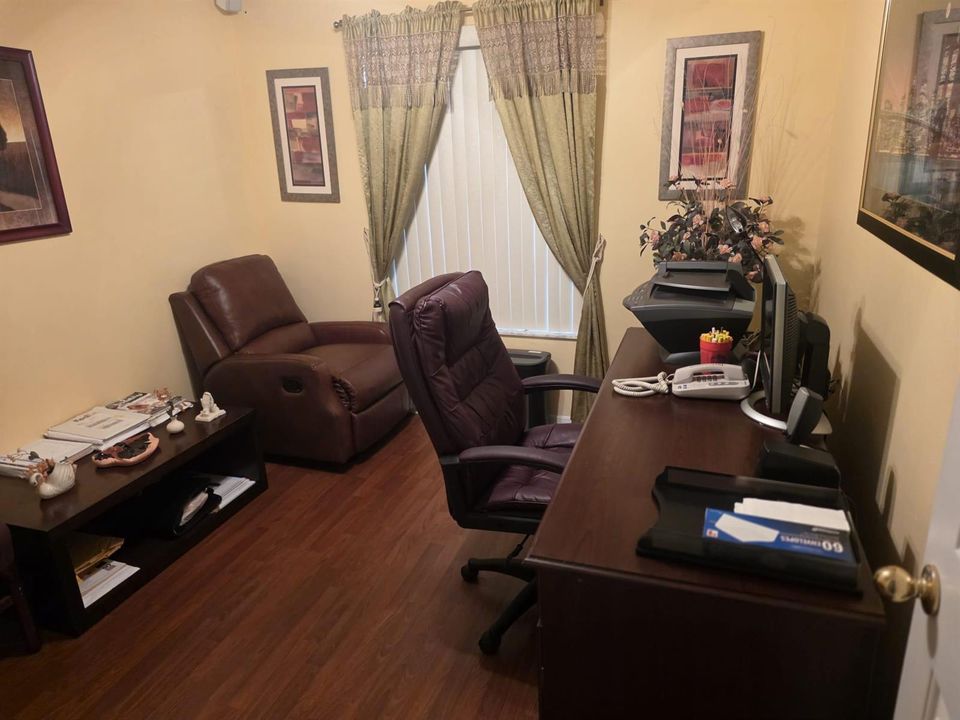 3rd bedroom as office