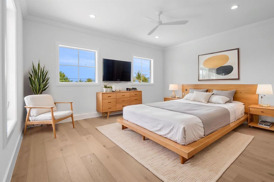 UpstairsBedroom01VS01
