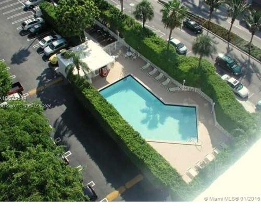 For Sale: $455,000 (2 beds, 2 baths, 940 Square Feet)