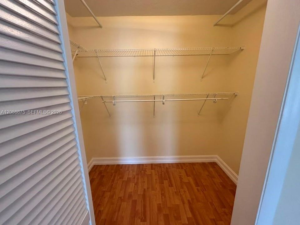 В аренду: $3,300 (3 спален, 2 ванн, 1640 Квадратных фут)