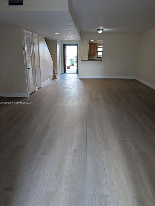 В аренду: $3,300 (3 спален, 2 ванн, 1640 Квадратных фут)