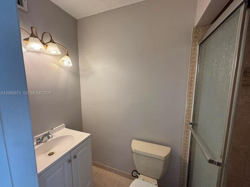 В аренду: $3,300 (3 спален, 2 ванн, 1640 Квадратных фут)