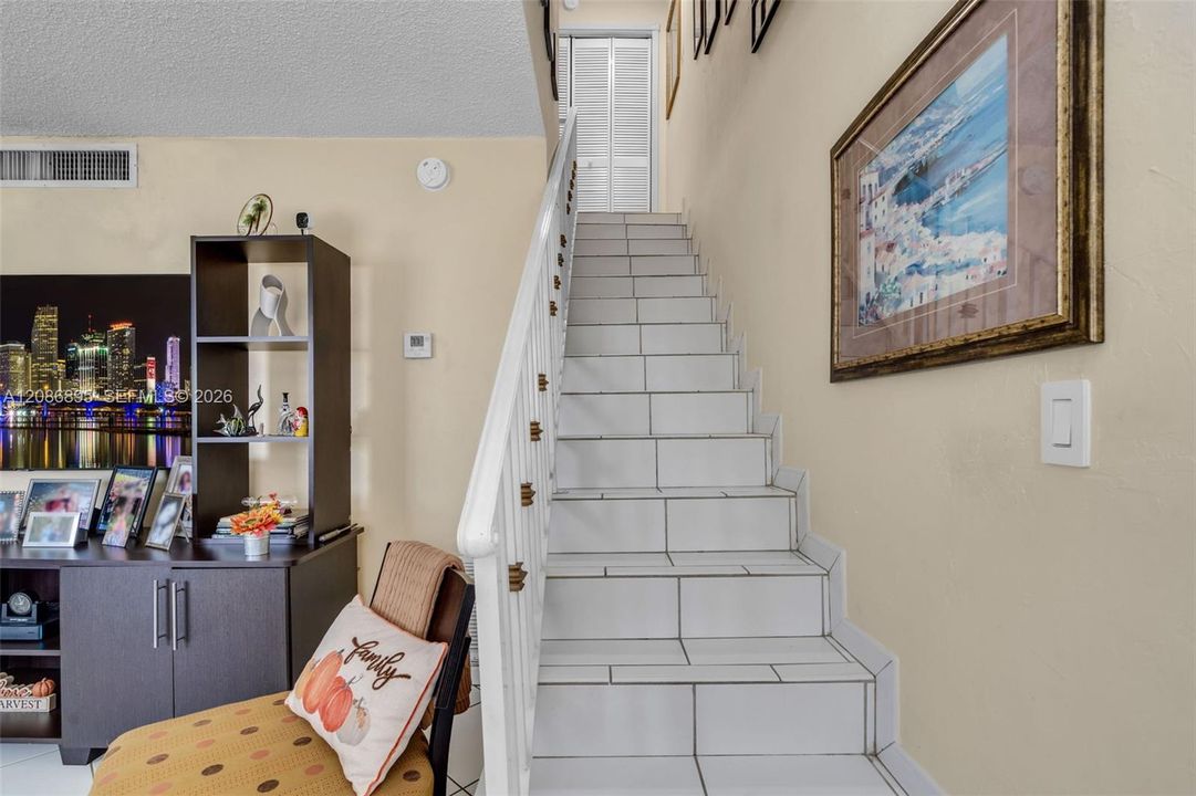 En Venta: $240,000 (2 camas, 2 baños, 1037 Pies cuadrados)