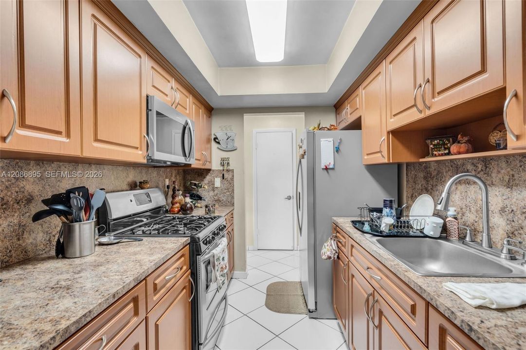 En Venta: $240,000 (2 camas, 2 baños, 1037 Pies cuadrados)