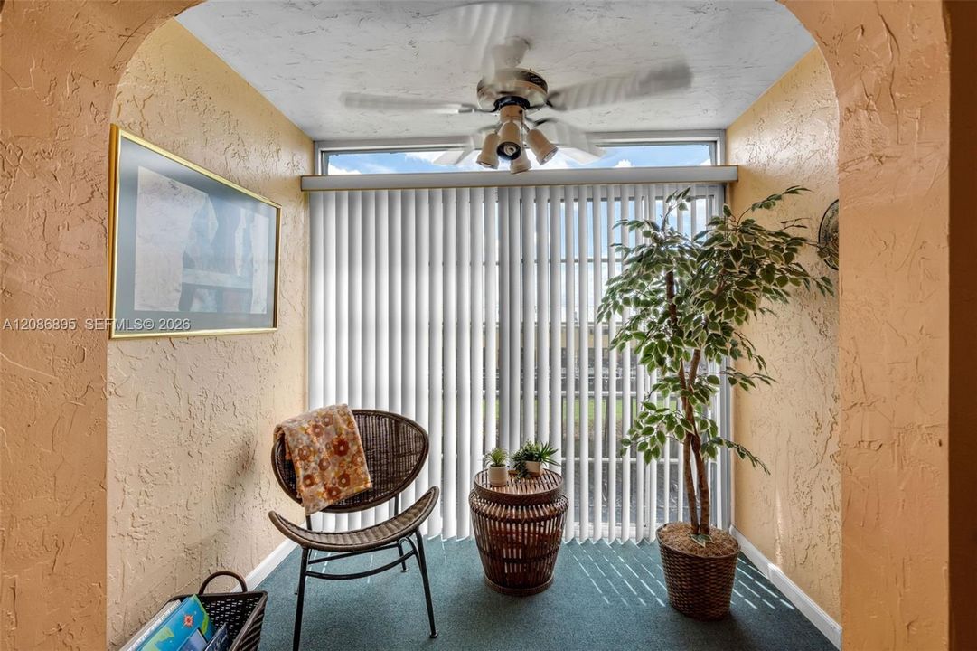 En Venta: $240,000 (2 camas, 2 baños, 1037 Pies cuadrados)