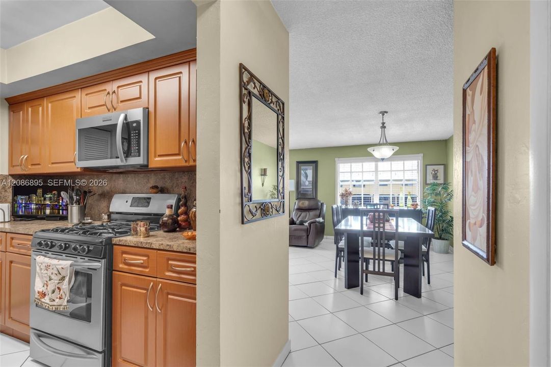 En Venta: $240,000 (2 camas, 2 baños, 1037 Pies cuadrados)