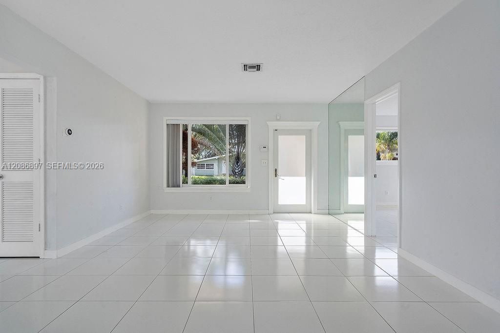 En Venta: $1,040,000 (3 camas, 2 baños, 1694 Pies cuadrados)