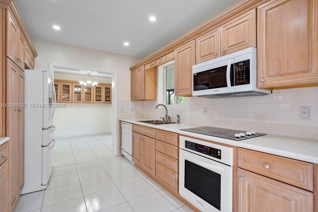 En Venta: $1,040,000 (3 camas, 2 baños, 1694 Pies cuadrados)