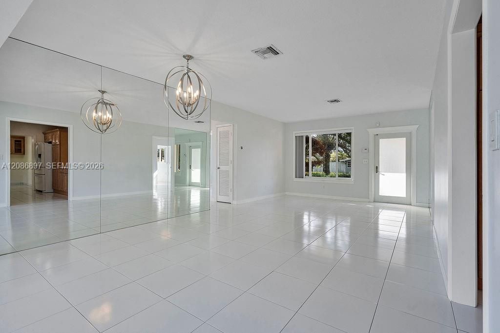 En Venta: $1,040,000 (3 camas, 2 baños, 1694 Pies cuadrados)
