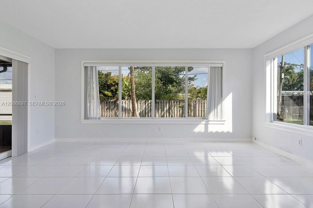 En Venta: $1,040,000 (3 camas, 2 baños, 1694 Pies cuadrados)