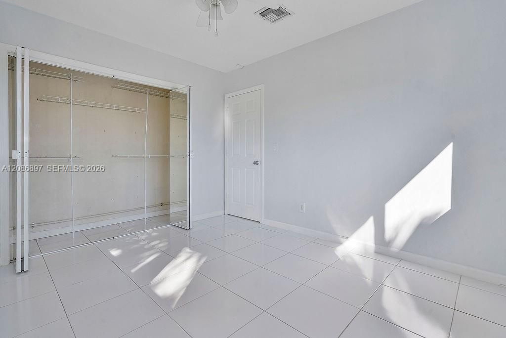 En Venta: $1,040,000 (3 camas, 2 baños, 1694 Pies cuadrados)