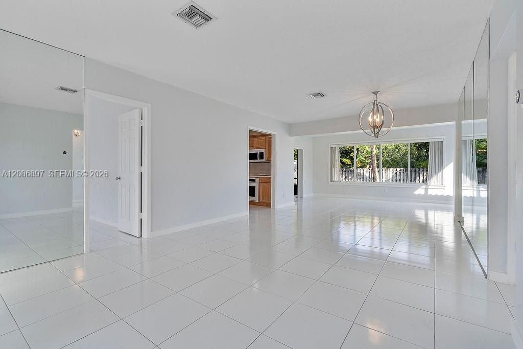 En Venta: $1,040,000 (3 camas, 2 baños, 1694 Pies cuadrados)
