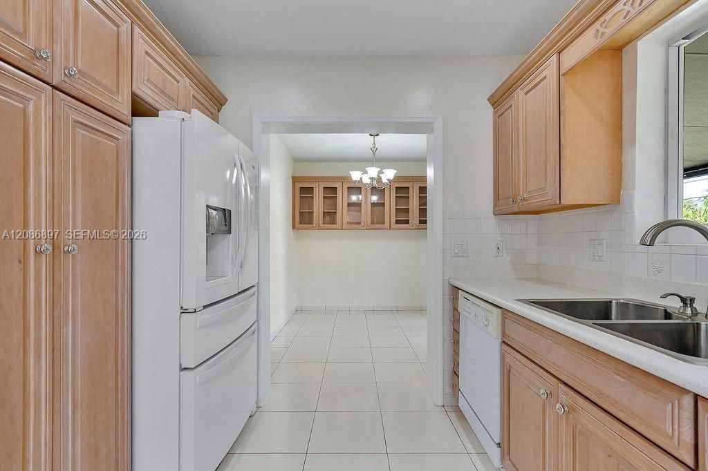 En Venta: $1,040,000 (3 camas, 2 baños, 1694 Pies cuadrados)