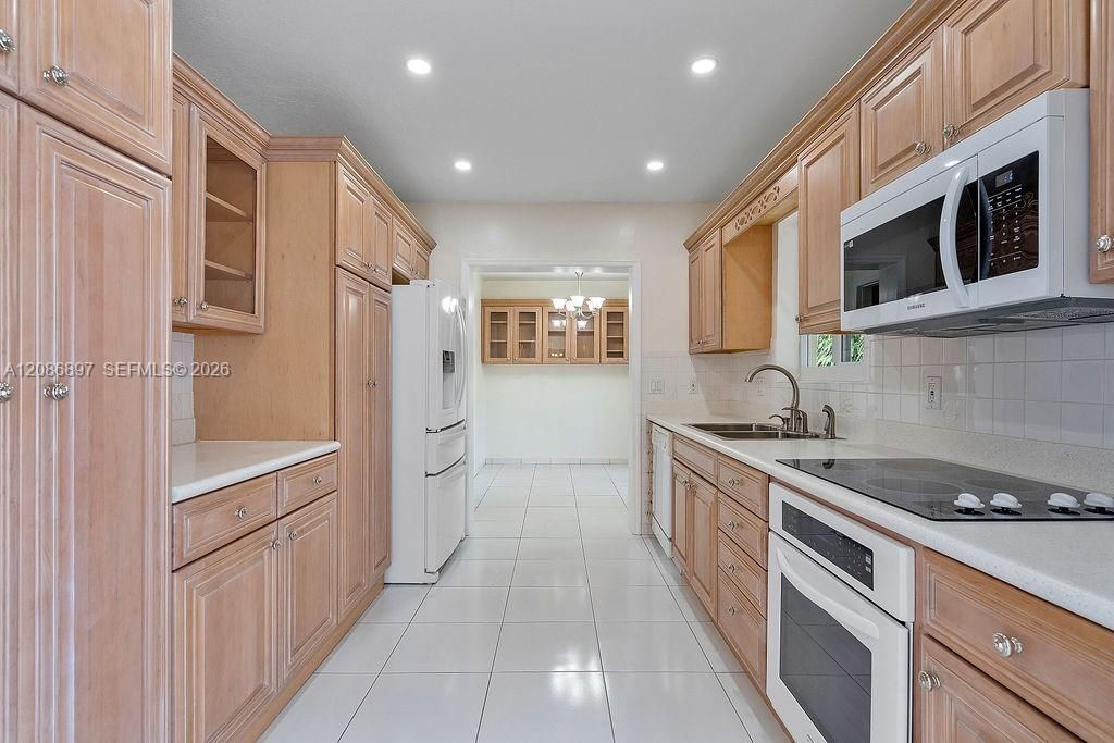 En Venta: $1,040,000 (3 camas, 2 baños, 1694 Pies cuadrados)