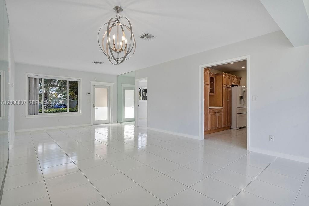 En Venta: $1,040,000 (3 camas, 2 baños, 1694 Pies cuadrados)