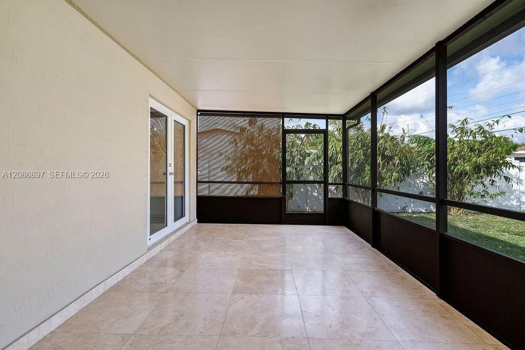 En Venta: $1,040,000 (3 camas, 2 baños, 1694 Pies cuadrados)