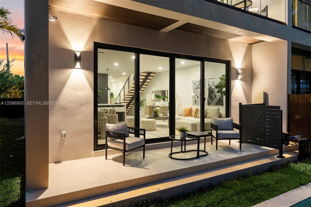 Active With Contract: $1,987,000 (4 beds, 3 baths, 2660 Square Feet)