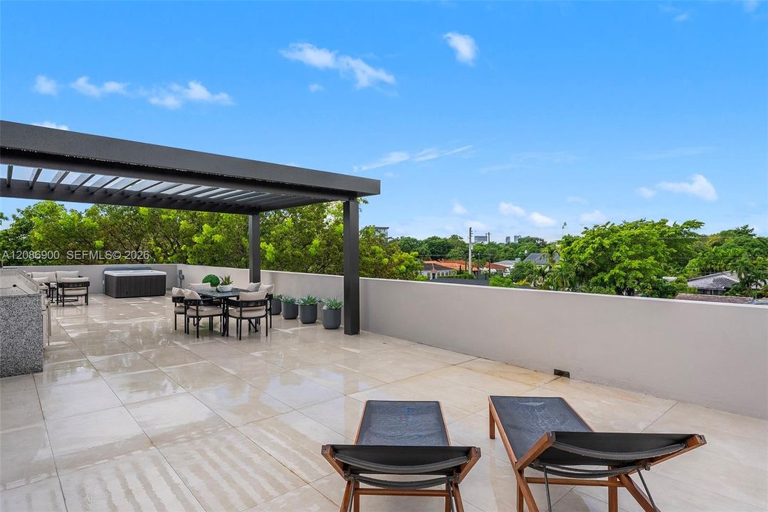 Active With Contract: $1,987,000 (4 beds, 3 baths, 2660 Square Feet)