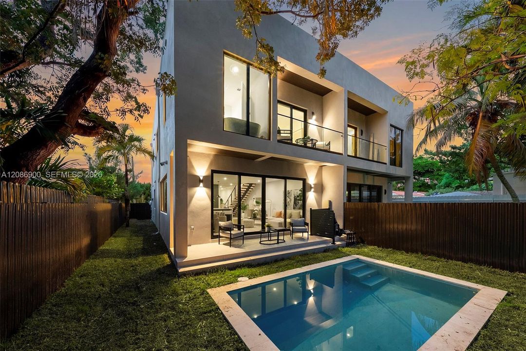 Active With Contract: $1,987,000 (4 beds, 3 baths, 2660 Square Feet)