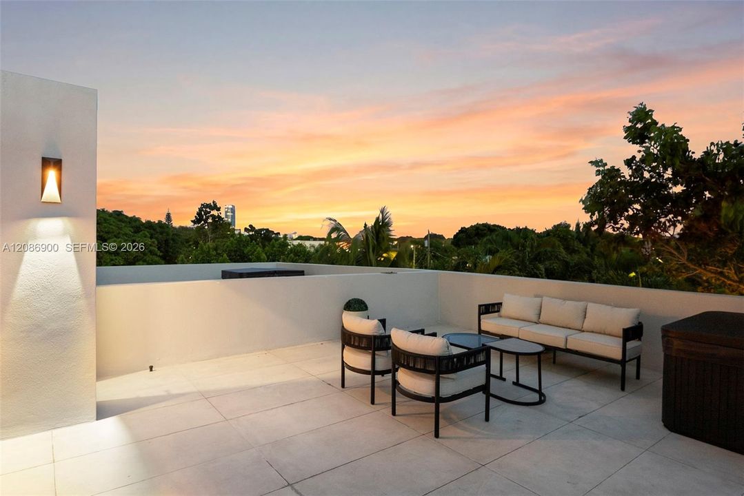 Active With Contract: $1,987,000 (4 beds, 3 baths, 2660 Square Feet)