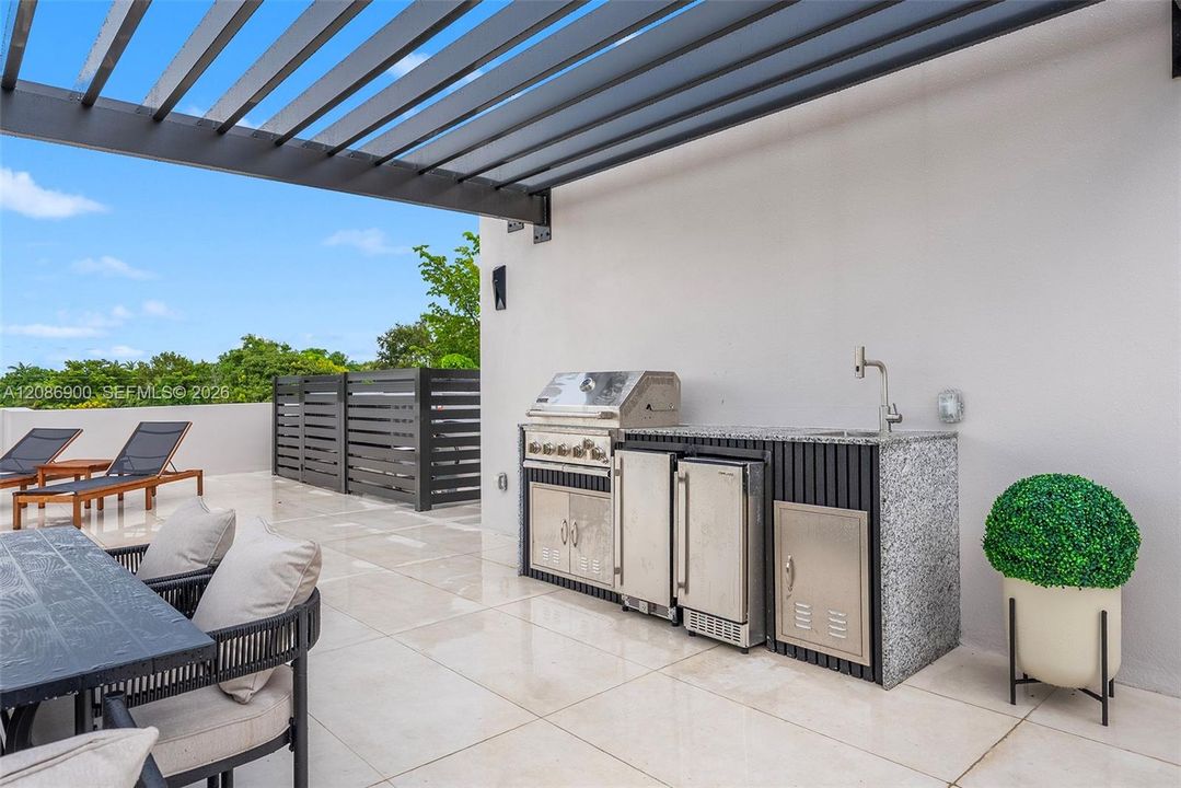 Active With Contract: $1,987,000 (4 beds, 3 baths, 2660 Square Feet)