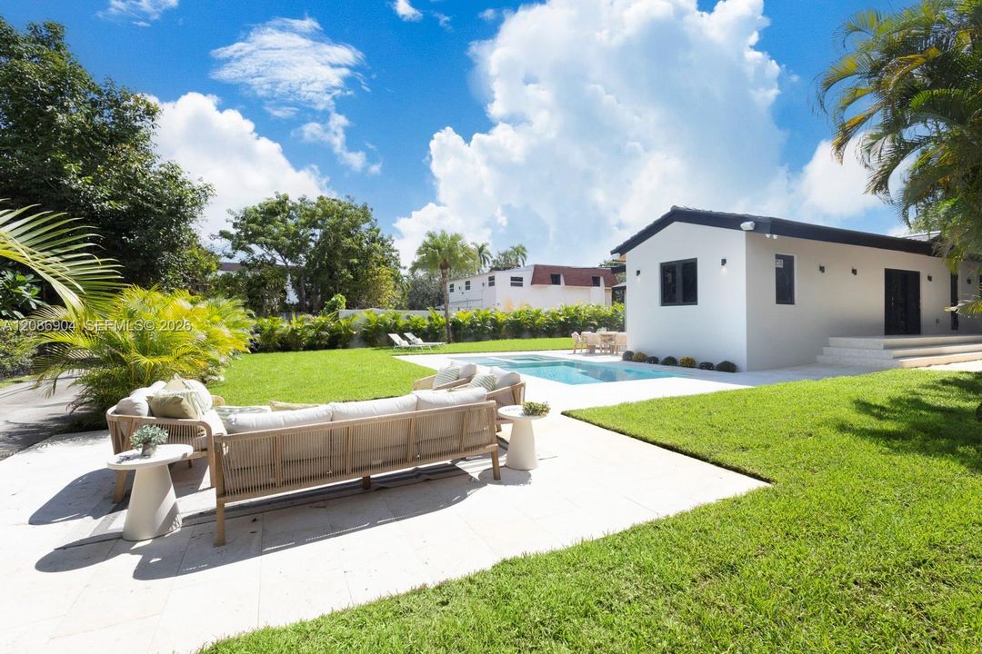 For Sale: $2,175,000 (2 beds, 3 baths, 2038 Square Feet)