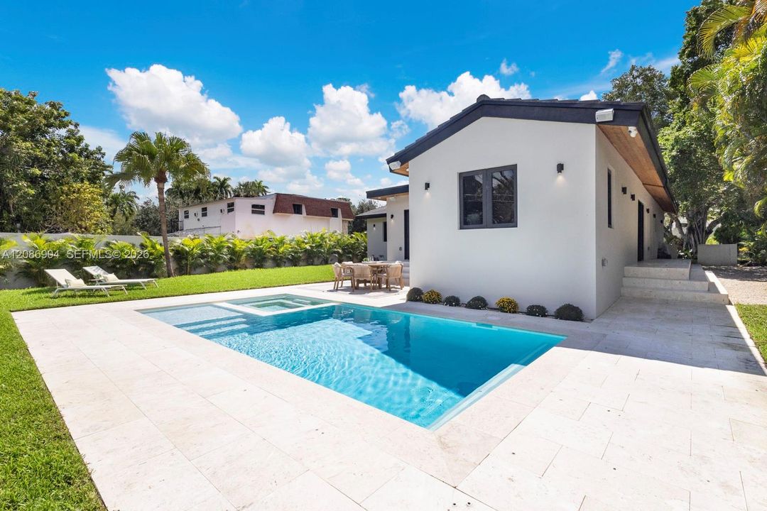 For Sale: $2,175,000 (2 beds, 3 baths, 2038 Square Feet)