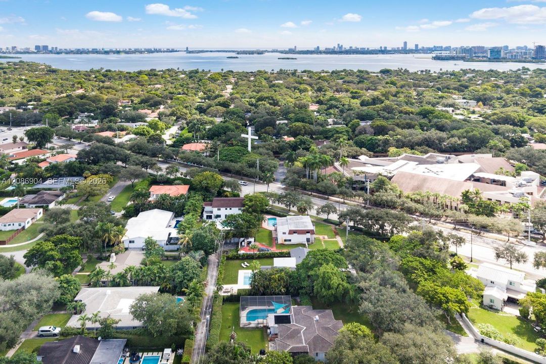 For Sale: $2,175,000 (2 beds, 3 baths, 2038 Square Feet)