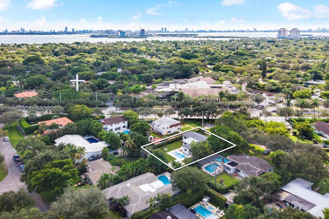 For Sale: $2,175,000 (2 beds, 3 baths, 2038 Square Feet)