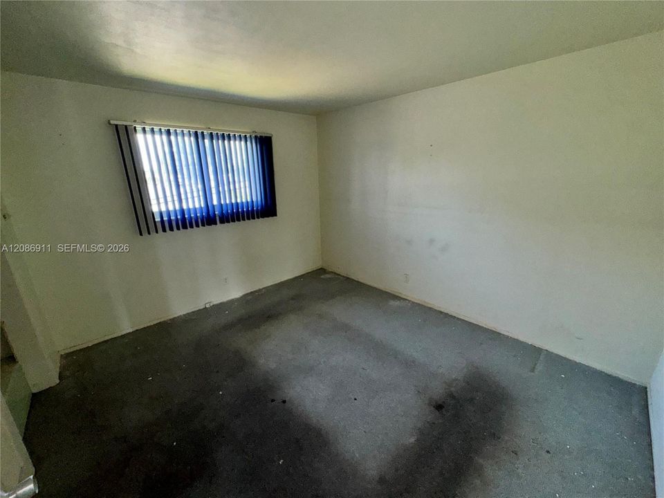 For Sale: $160,000 (2 beds, 1 baths, 838 Square Feet)