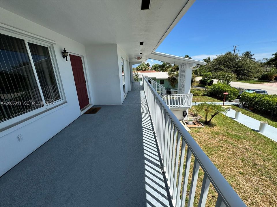 For Sale: $160,000 (2 beds, 1 baths, 838 Square Feet)