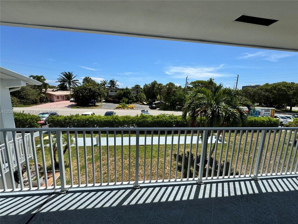 For Sale: $160,000 (2 beds, 1 baths, 838 Square Feet)
