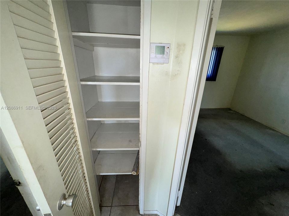 For Sale: $160,000 (2 beds, 1 baths, 838 Square Feet)