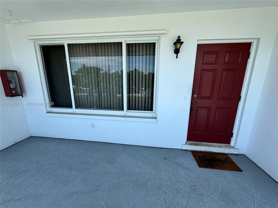 For Sale: $160,000 (2 beds, 1 baths, 838 Square Feet)