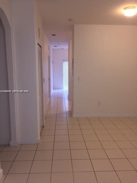For Rent: $2,000 (2 beds, 2 baths, 914 Square Feet)
